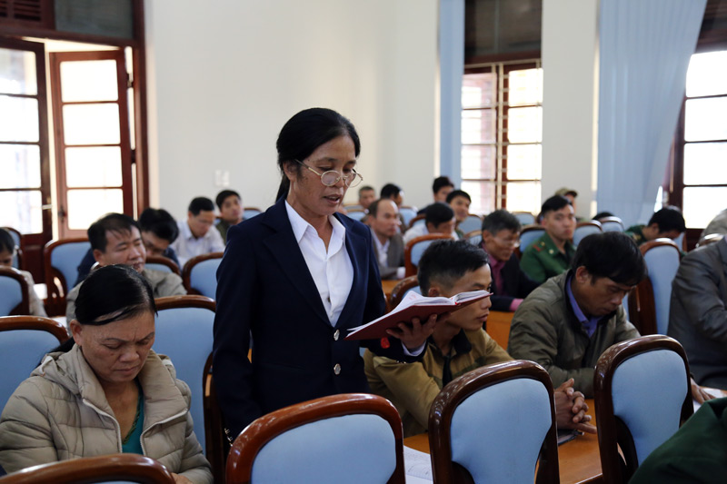 Cử tri huyện Bình Liêu gửi ý kiến, kiến nghị tới Quốc hội.