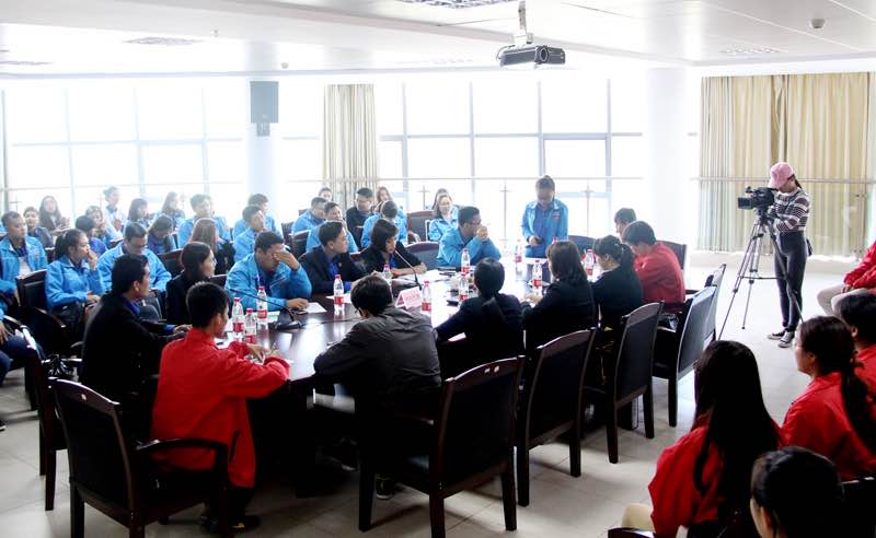 Đoàn đại biểu thanh niên tỉnh Quảng Ninh tham gia tọa đàm giao lưu sinh viên tại Học viện Tài chính kinh tế Quảng Tây. 