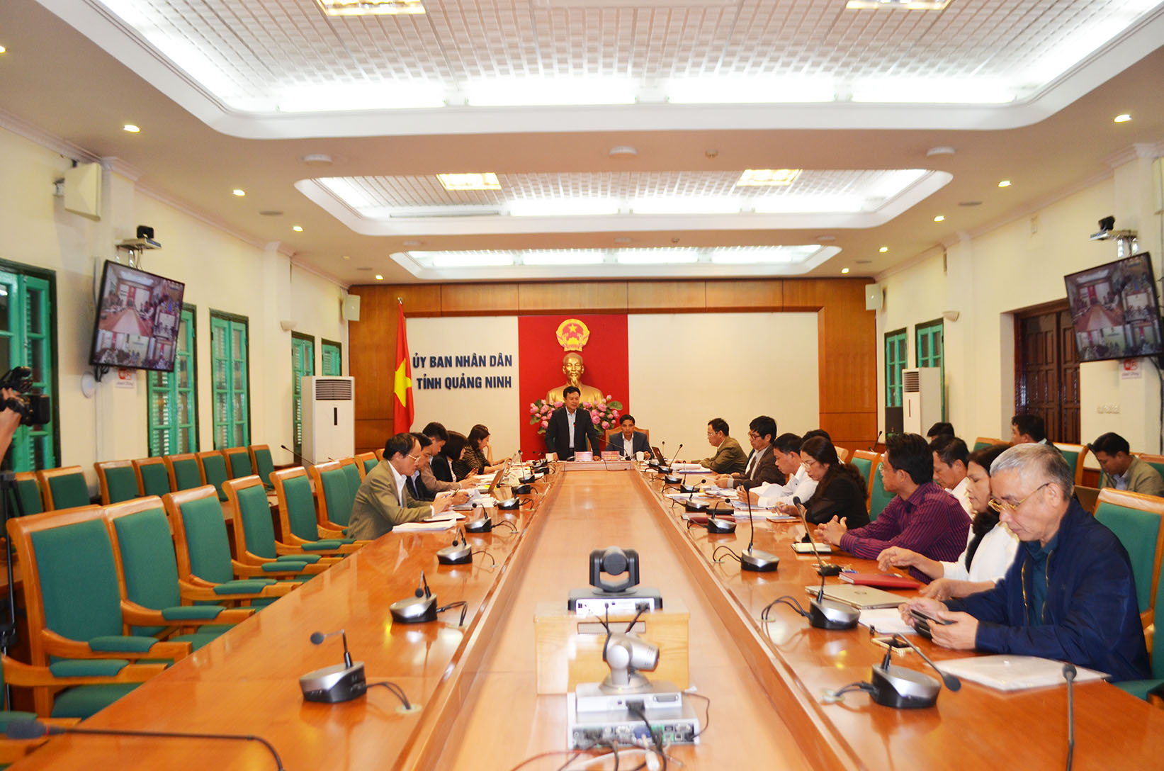 Đồng chí Nguyễn Đức Thành, Phó Chủ tịch HĐND tỉnh, chủ trì cuộc họp.