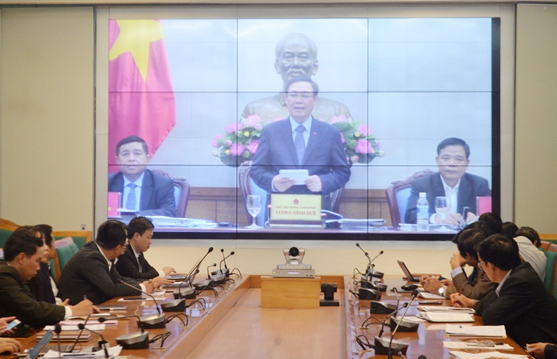 Đồng chí Vương Đình Huệ, Ủy viên Bộ Chính trị, Phó Thủ tướng Chính phủ, Trưởng Ban Chỉ đạo đổi mới phát triển KTTT, HTX Trung ương phát biểu chỉ đạo tại điểm cầu Hà Nội.