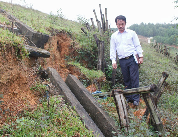 Thân đập chính hồ chứa nước Triệu Thượng 2, huyện Triệu Phong (Quảng Trị) bị sạt lở nghiêm trọng.