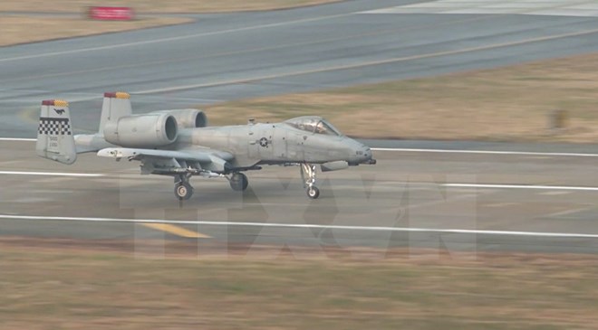 Máy bay Thần sấm A-10 của Mỹ cất cánh từ căn cứ không quân Osan, Hàn Quốc tham gia cuộc tập trận chung Mỹ - Hàn ngày 5/12. (Nguồn: Yonhap/TTXVN)