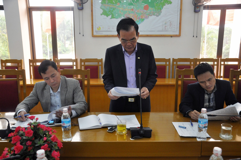 Lãnh đạo Huyện uỷ Hoành Bồ báo cáo kết quả thực hiện các nghị quyết liên quan của HĐND tỉnh trên địa bàn huyện Hoành Bồ
