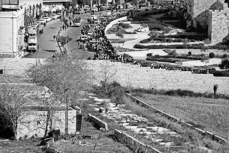 Bức tường ngăn cách Đông và Tây Jerusalem. Ảnh: Magnum Photos