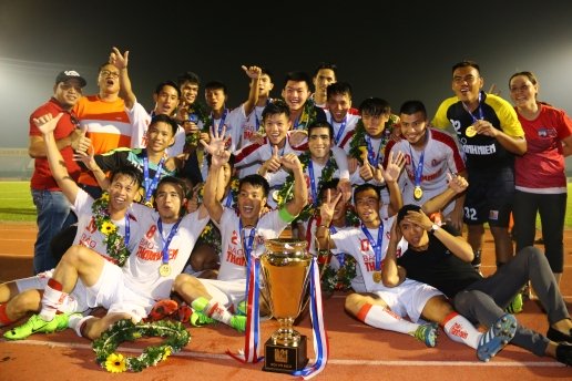  Đánh bại các cầu thủ U21 Viettel với tỉ số 3-0, các cầu thủ trẻ phố núi chính thức lên ngôi vô địch. Ảnh: Đình Viên.
