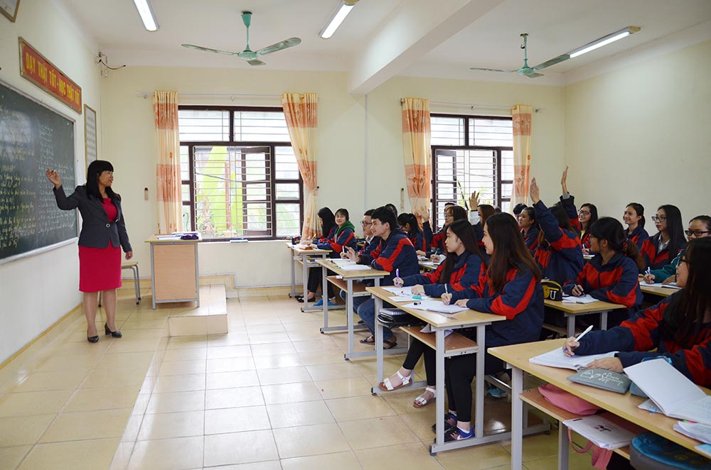 Học sinh lớp 12 A3, Trường THPT Ngô Quyền, TP Hạ Long đang học buổi 2