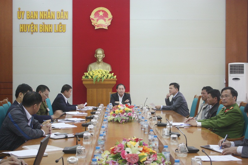 Huyện Bình Liêu tổ chức công bố thu hồi nhãn hiệu Miến dong Bình Liêu đối với cơ sở vi phạm (Ảnh: Trúc Linh))