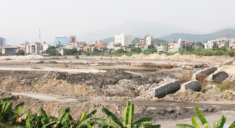 Dự án khu dân cư cầu Lạc Trung, phường Quang Trung của Công ty CP Đầu tư và xây dựng Văn Lang đang được đẩy nhanh tiến độ, tạo nguồn thu từ đất cho thành phố Uông Bí
