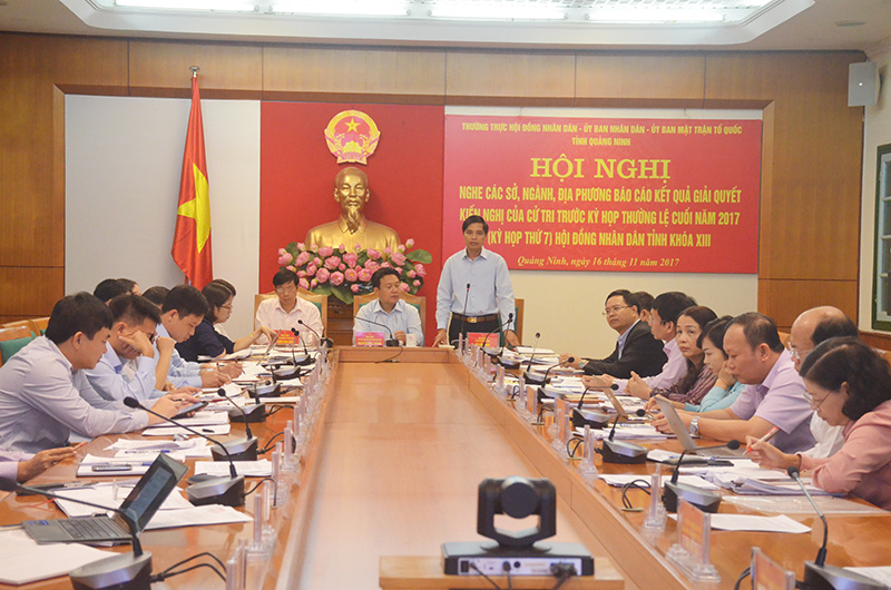 Đồng chí Vũ Văn Diện, Phó Chủ tịch UBND tỉnh, phát biểu tại hội nghị