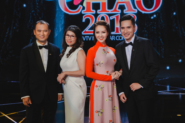 Long Vũ, BTV Mỹ Linh, Á hậu Thụy Vân, BLV Quốc Khánh cùng đảm nhiệm vai trò MC