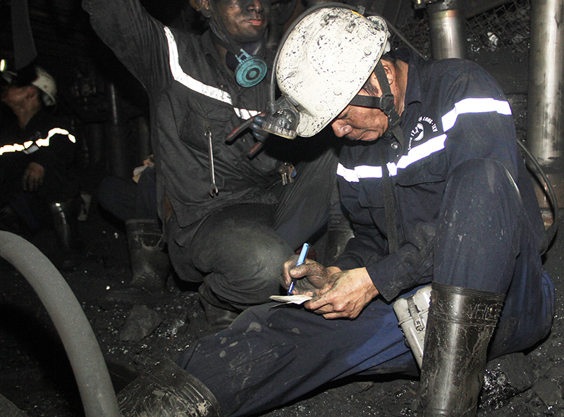 Kiểm tra công tác an toàn lao động tại Công ty than Hạ Long, ảnh Việt Trung (TKV)