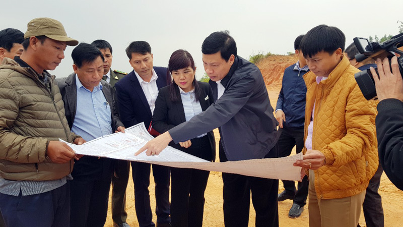 Chủ tịch UBND tỉnh, đã đi kiểm tra tiến độ xây dựng Khu phức hợp sản xuất giống, nuôi tôm công nghệ cao siêu thâm canh tại huyện Đầm Hà.