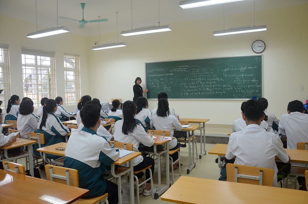 Một tiết học của học sinh lớp 10 A, Trường THPT Uông Bí