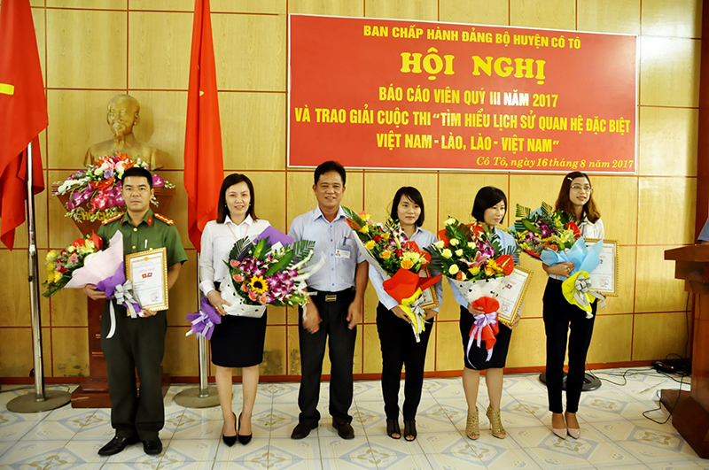 Huyện ủy Cô Tô trao giải cuộc thi 