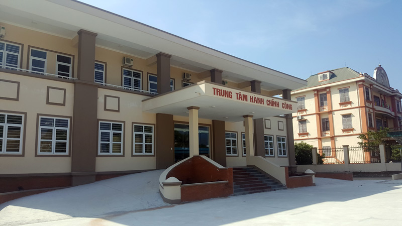 Từ tháng 9-2017, Trung tâm hành chính công huyện Đầm Hà được xây dựng mới khang trang đưa vào hoạt động đã tạo điều kiện cho việc giải quyết các TTHC của người dân, doanh nghiệp.