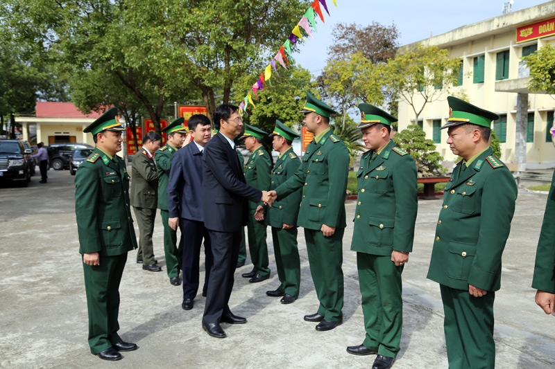 Đồng chí Nguyễn Văn Đọc, Bí thư Tỉnh ủy thăm và làm việc tại Đồn Biên phòng Hải Hòa.