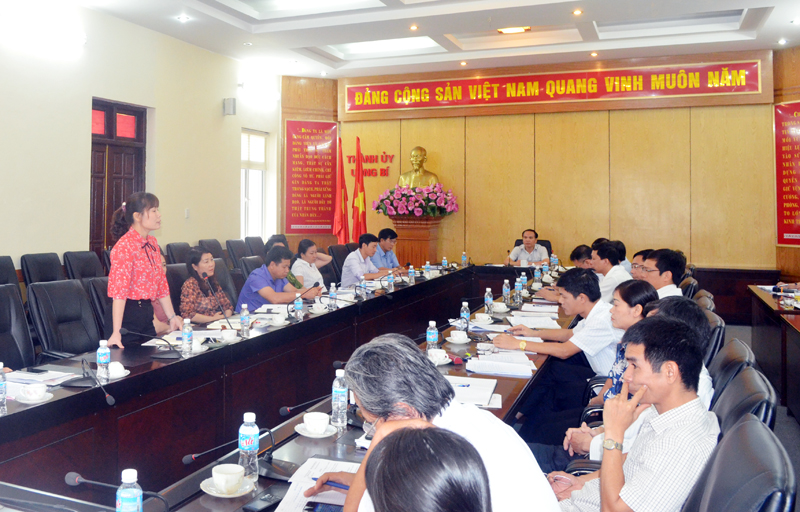 Hàng tháng, Thường trực Thành ủy Uông Bí đều tổ chức giao ban với Bí thư các đảng bộ trực thuộc để kiểm điểm kết quả thực hiện nhiệm vụ