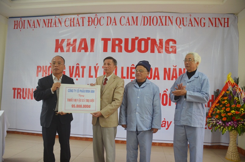 Công ty TNHH Minh Anh (TP Hạ Long) tặng 1 giường kéo dãn cột sống trị giá 95,8 triệu đồng