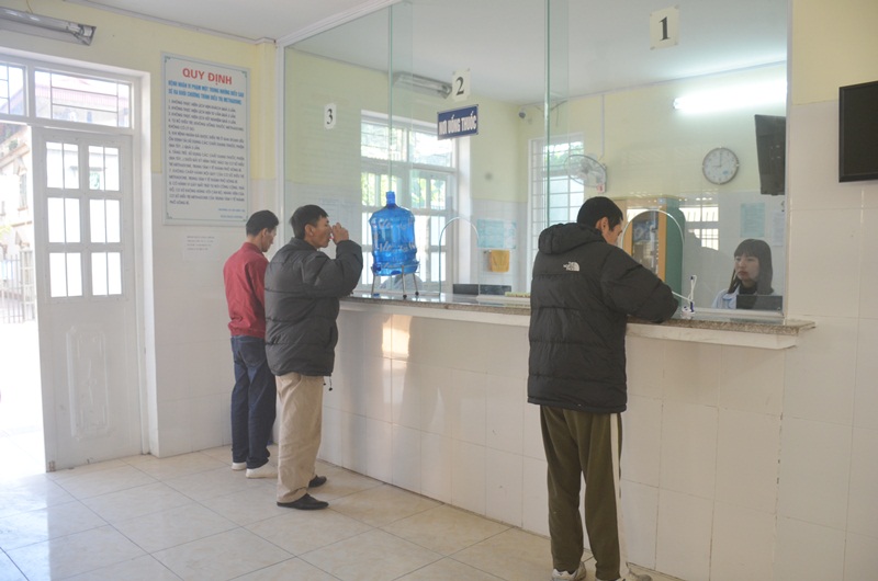 Bệnh nhân đến uống thuốc tại Cơ sở điều trị methadone Hạ Long