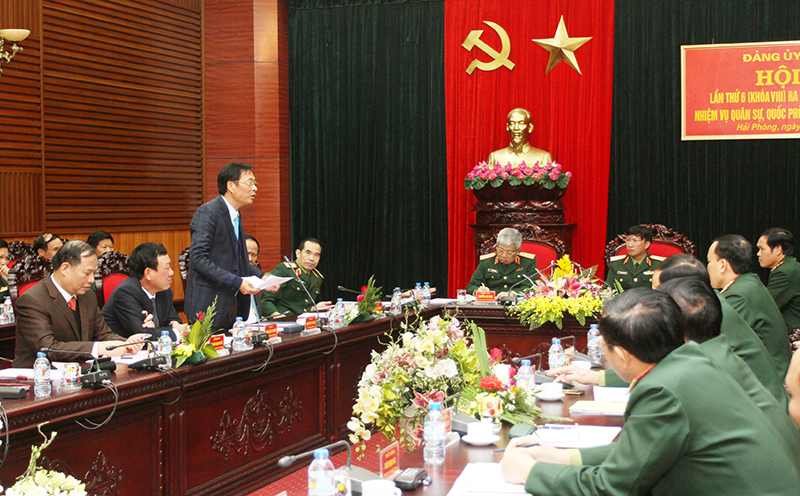 Đồng chí Nguyễn Văn Đọc, Bí thư Tỉnh ủy, Bí thư Đảng ủy QS tỉnh phát biểu tại hội nghị 