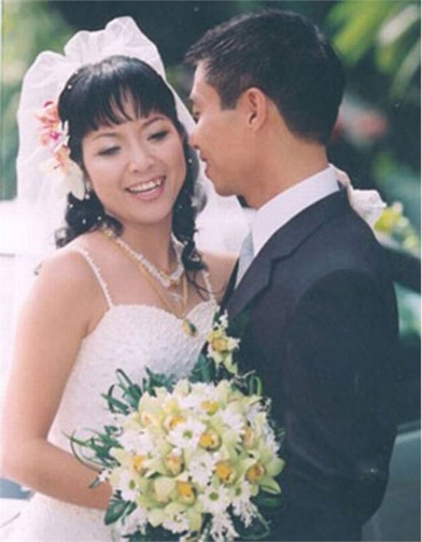  Sau khi chia tay vợ đầu, năm 2004, Công Lý kết hôn với MC Thảo Vân.