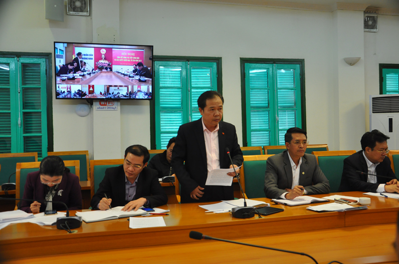 Đồng chí Nguyễn Hồng Sơn, Phó Chủ tịch Ủy ban MTTQ tỉnh tham gia phát biểu ý kiến tại hội nghị.