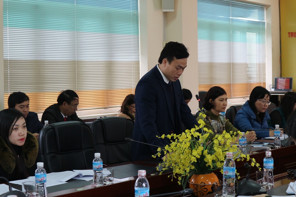 Đại diện trường ĐH Công nghiệp Quảng Ninh tham gia ý kiến đóng góp tại hội thảo