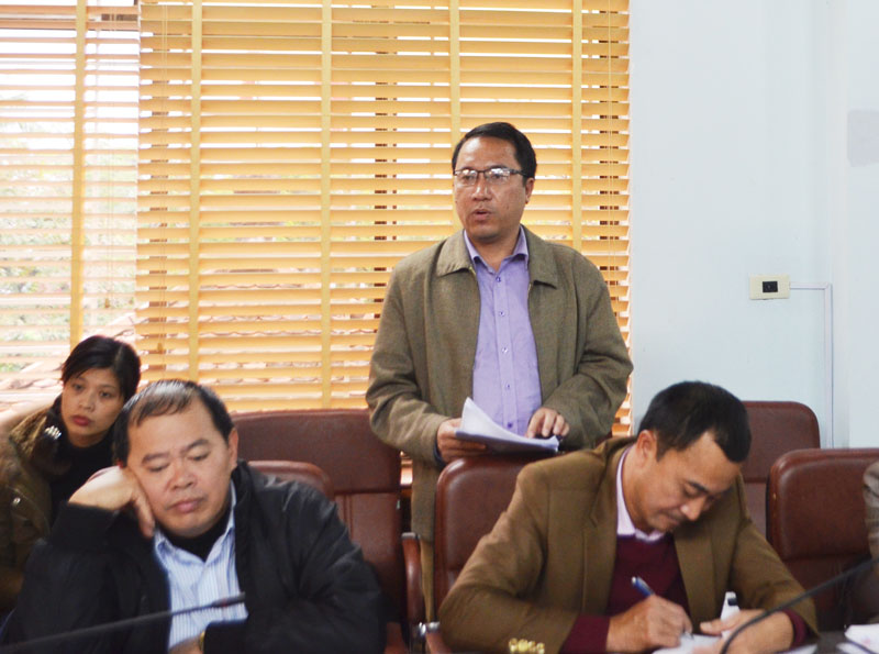 Đại diện Trung tâm phát triển quỹ đất huyện Hoành Bồ phát biểu chính sách theo quy định pháp luật đối với thửa đất số 99 và 100