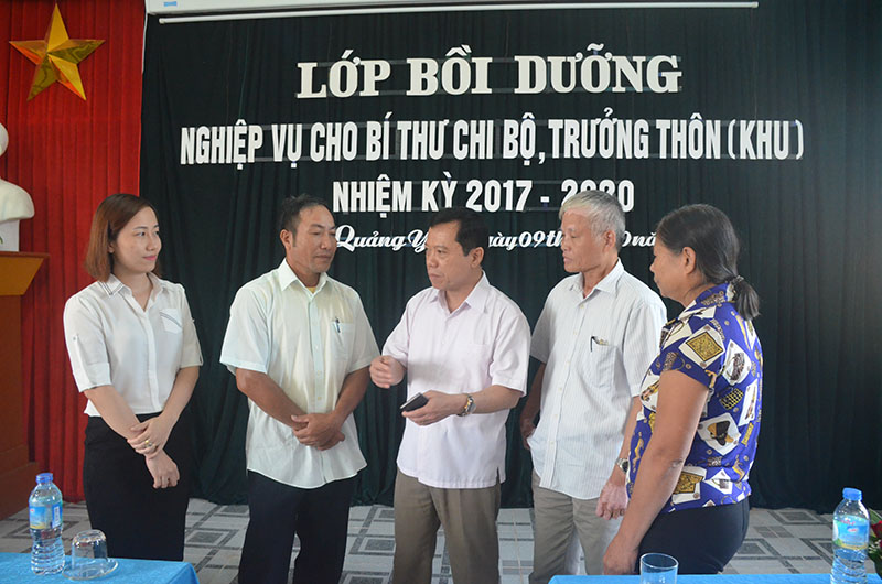 Đồng chí Nguyễn Văn Vinh, Bí thư Thị ủy Quảng Yên chia sẻ kinh nghiệm tổ chức 