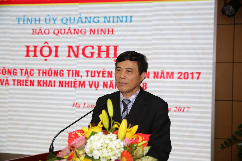 Đồng chí Nguyễn Tiến Mạnh, Bí thư Đảng ủy, Tổng Biên tập Báo Quảng ninh phát biểu tại hội nghị