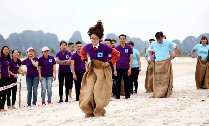  Cuôc thi nhảy bao bố được Công đoàn Công ty TNHH Âu Lạc Quảng Ninh tổ chức nhân ngày Quốc tế phụ nữ 8/3.