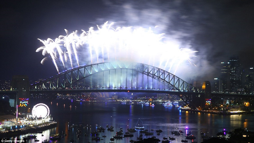  Các hoạt động đón mừng năm mới 2018 cũng diễn ra tại nhiều thành phố khác như Melbourne, Hobart và Canberra trong lúc thành phố Sydney bắn pháo hoa. Ảnh: Getty Images. 