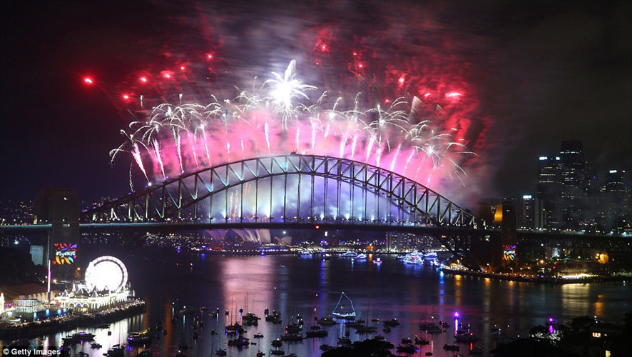  Pháo hoa rực sáng trên cầu cảng Sydney ở Australia. Ảnh: Getty Images. 