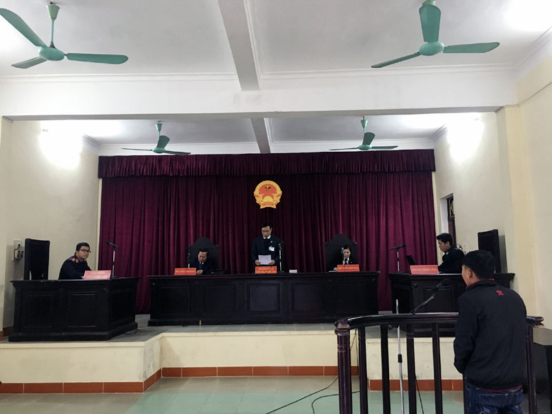 Tòa án Nhân dân huyện Tiên Yên đưa ra xét xử vụ vi phạm các quy định về an toàn giao thông đường bộ hồi cuối tháng 11/2017. Ảnh Lý Văn Thái (Chánh án Tòa án Nhân dân huyện Tiện Yên) 