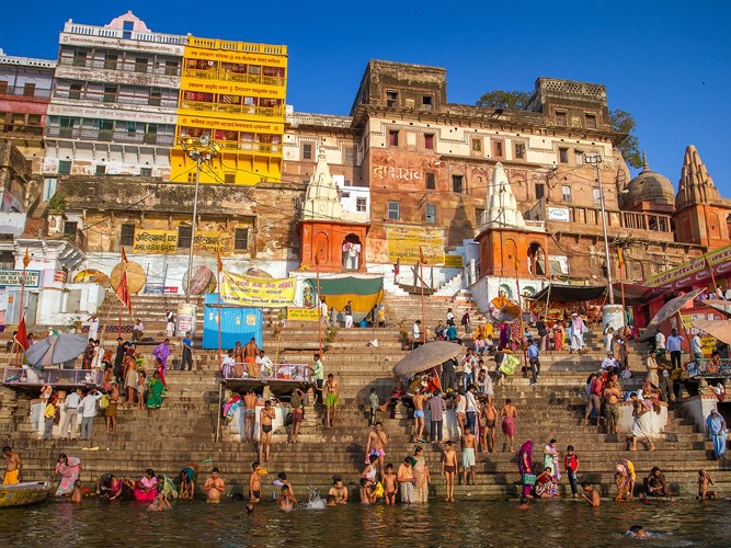   Varanasi, Ấn Độ, 1.700 năm trước Công nguyên. Thành phố cổ ở bang phía bắc Ấn Độ còn được gọi là Banaras - là thủ đô tinh thần của đất nước. Những dấu hiệu của sự sống ở đây có thể là từ 11.000 năm trước Công nguyên. Đáng buồn, phần lớn kiến trúc cổ nhất đã bị phá hủy.