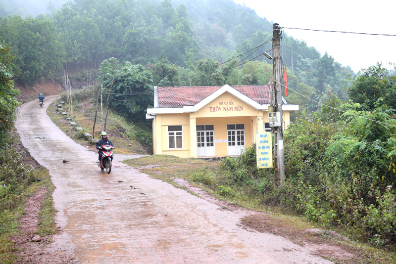 Điện thắp sáng thôn quê của CCB xã Hà Lâu (Tiên Yên) tại thôn Nậm Mìn