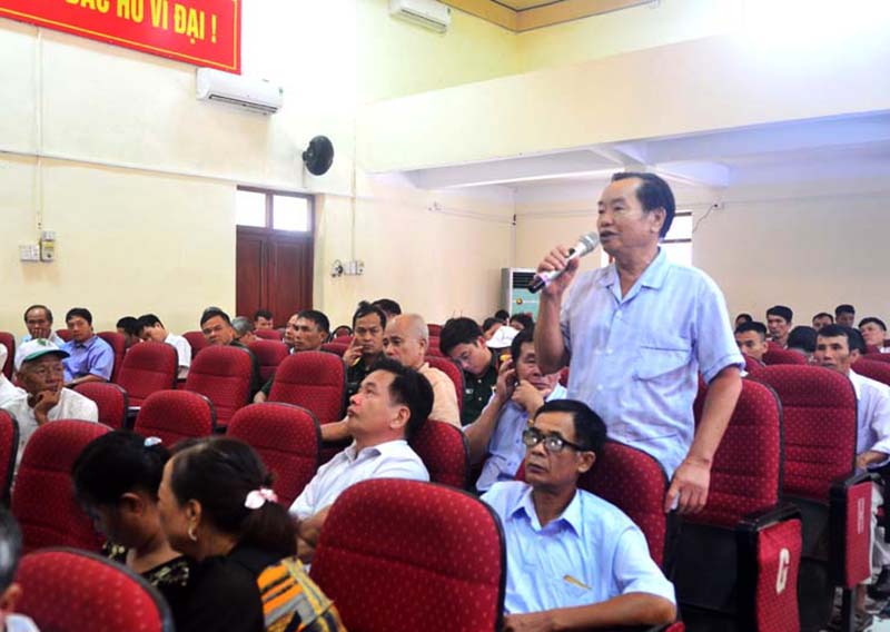 Cử tri huyện Vân Đồn kiến nghị một số nội dung với ĐBQH tỉnh Quảng Ninh khóa XIV. Ảnh dùng lần 2