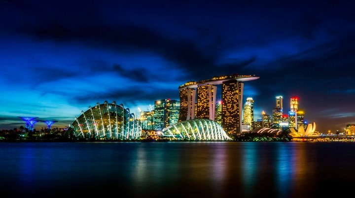 Singapore được công nhận là nơi hạnh phúc nhất châu Á. Đó là một nơi cực kỳ an toàn, mang lại sự yên tâm cho bất cứ ai. Mọi người đều có cơ hội hưởng một cuộc sống có giá trị ở đây.