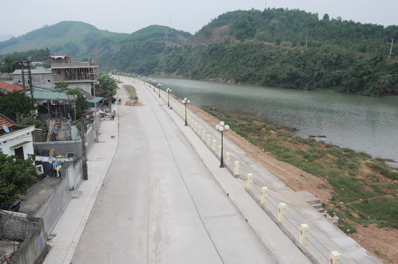 Bờ kè sông Tiên Yên đã được hoàn thành tạo cảnh quan đẹp và đảm bảo ATGT 