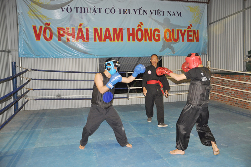 Cã võ sinh của môn phái Nam Hồng Quyền tập thi đấu đối kháng 