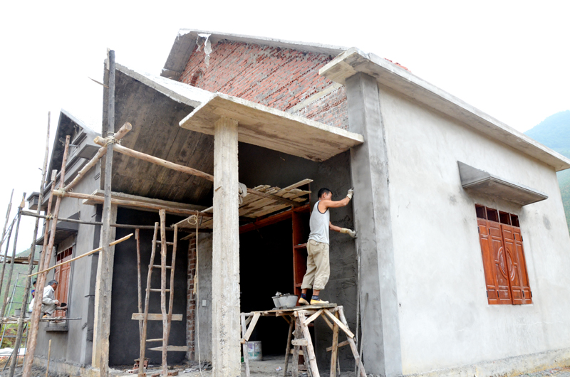 Hộ gia đình anh Phạm Văn Long, xóm Mít, thôn Tân Tiến, xã An Sinh, TX Đông Triều hoàn thiện nhà ở trước Tết Nguyên đán 2018