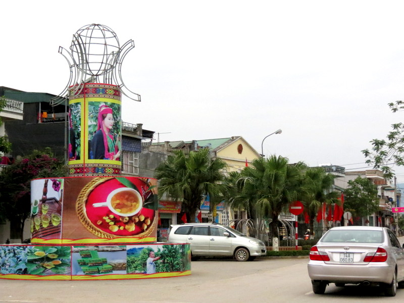 Các con phố của thị trấn Ba Chẽ được trang hoàng bằng những hình ảnh đẹp biểu trưng cho huyện Ba Chẽ