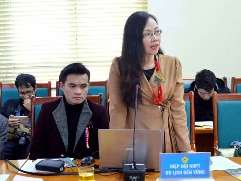Tiến sĩ Nguyễn Thu Hạnh của Liên hiệp khoa học phát triển bền vững trình bày về Tour du lịch trong tương lai của huyện Ba Chẽ