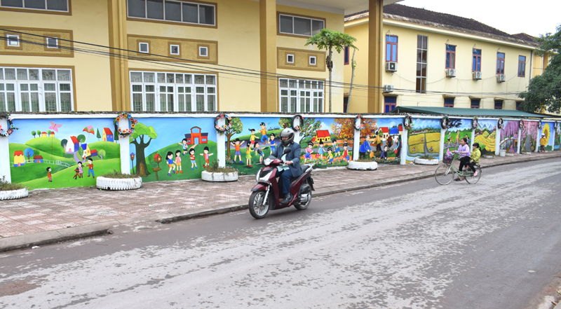Đường phố thôn Làng Nhội, xã Đông Hải, huyện Tiên Yên ngày rất nay sạch đẹp