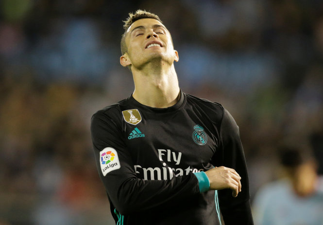  Ronaldo và các đồng đội bị Barca bỏ cách 16 điểm sau vòng 18. Ảnh: REUTERS