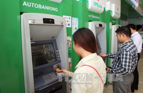 Ngân hàng thương mại phải thường xuyên giám sát hoạt động của hệ thống ATM. Ảnh minh họa: Trần Việt/TTXVN.