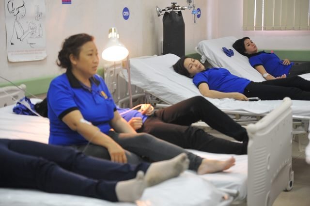 Công nhân của Công ty TNHH Friwo Việt Nam đang được điều trị tại Bệnh viện đa khoa tỉnh Đồng Nai.