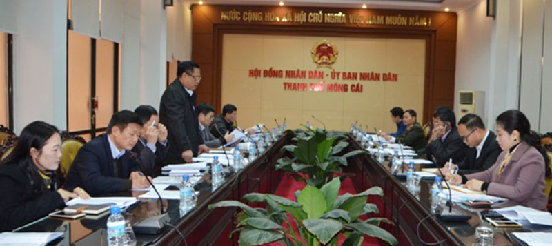 Lãnh đạo Sở Du lịch Quảng Ninh phát biểu tại cuộc làm việc.
