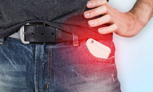 Đặt điện thoại trong túi quần có thể làm giảm số lượng tinh trùng. Ảnh: DefenderShield.