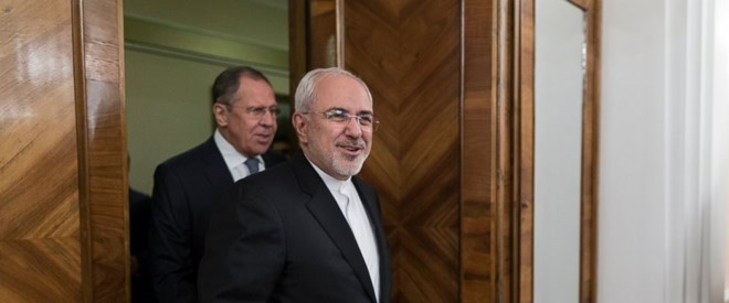 Ngoại trưởng Iran Mohammad Javad Zarif (phía trước) và người đồng cấp ​Nga, ông Sergei Lavrov. (Nguồn: AP)